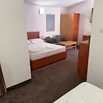 Kolo モーテル 3*
